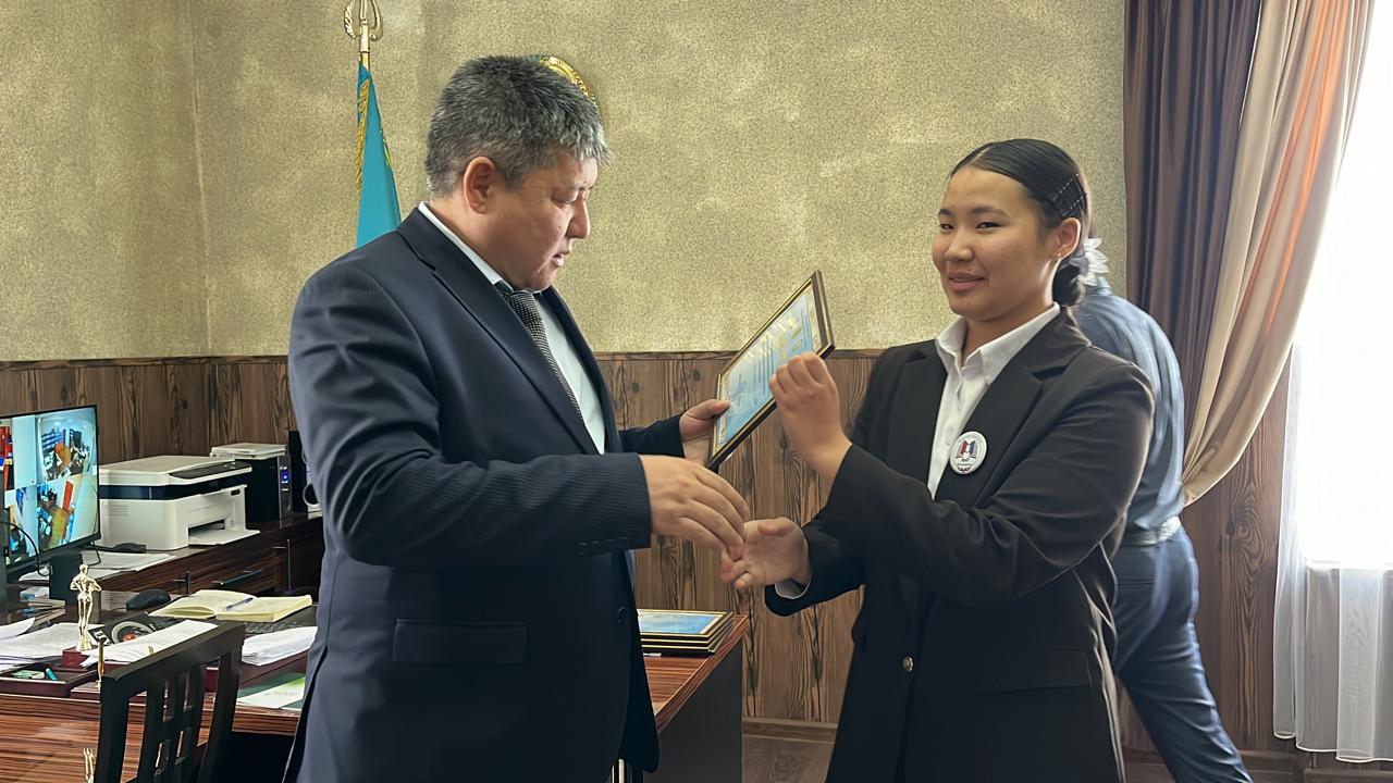 Мектеп Парламенті білім бөлімінің Алғыс хатымен марапатталды.